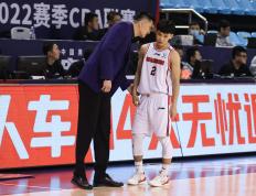 IM体育官网-奥地利队横扫日本队，波尔点燃赛场