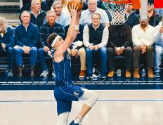 IM体育官方网站-国王鏖战上海队，德罗赞扛起全队