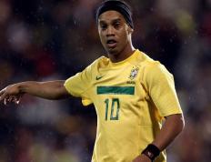 IM体育官网入口-法比尼奥掌控中场，利物浦五球狂胜尤文图斯彰显战术革命