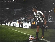 IM体育平台-阿拉巴的抉择，当瑞士式精准带走拜仁，一位关键先生的诞生