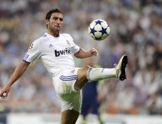 IM体育官网入口-掌控与制霸，东契奇的节奏艺术与猛龙的团队铁壁