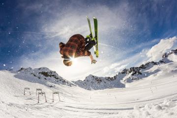 IM体育动画直播通道-跨越太平洋的险胜，孙铭徽率队力克尼克斯，一场定义自我的对决