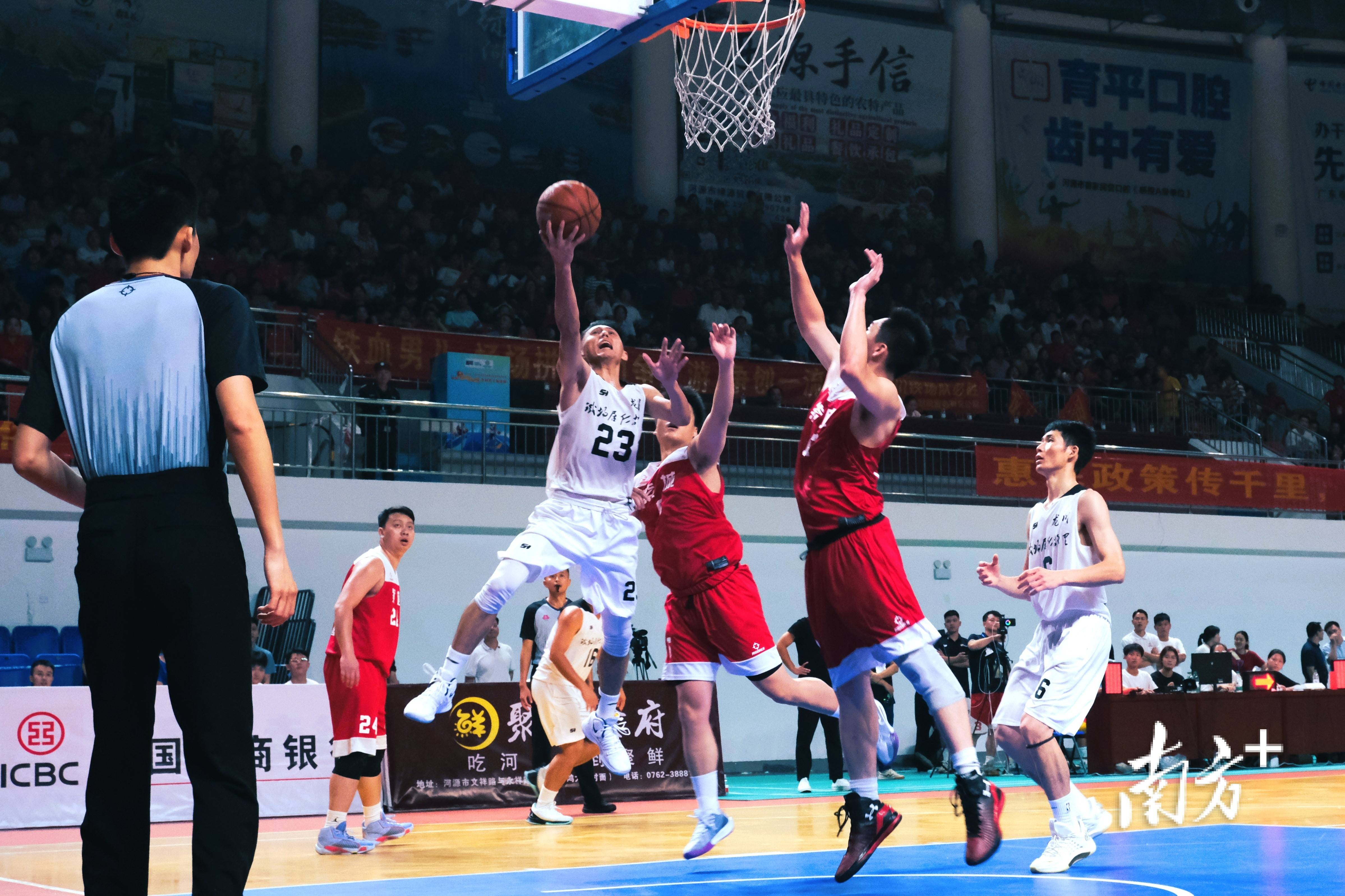 IM体育官网入口-热门篮球比赛催生精彩瞬间，网友热议不停的简单介绍