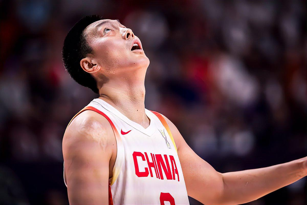 IM体育-篮球运动员精彩表现引发球迷热议