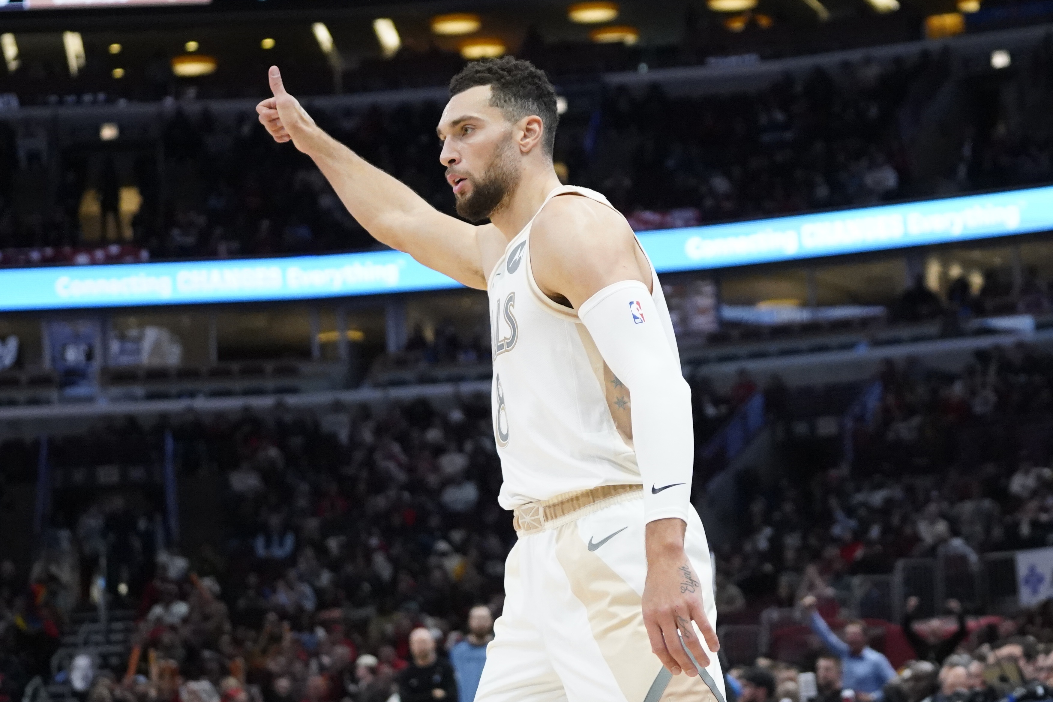 IM体育动画直播通道-凯尔特人绝杀湖人,拉文扛起全队的简单介绍