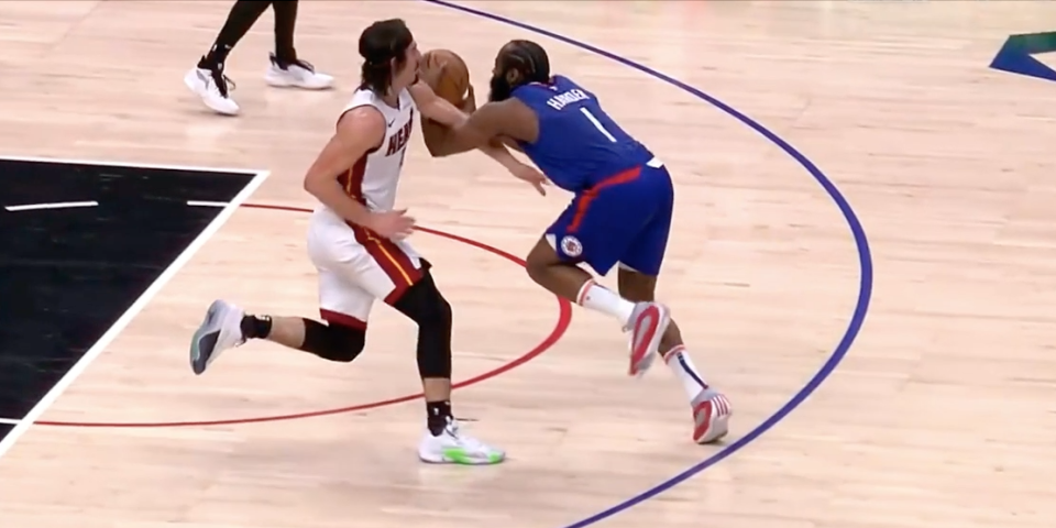 IM体育官方网-福建队轻取新疆队，乔治点燃赛场的简单介绍