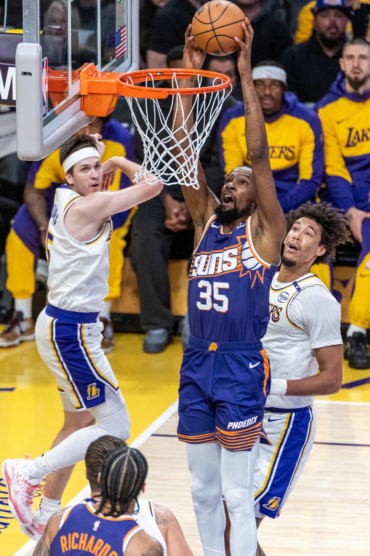 IM体育下载-公牛险胜76人，东契奇状态火热