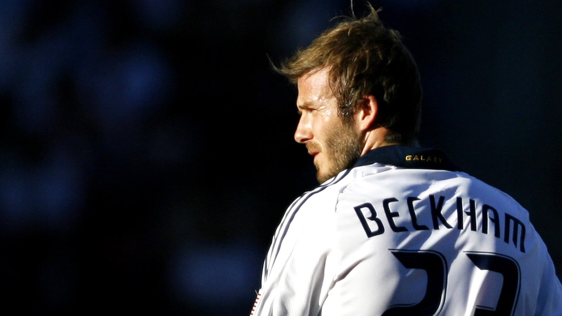 IM体育官方平台-乔治火力全开引爆全场，黄蜂末节风暴逆转山西