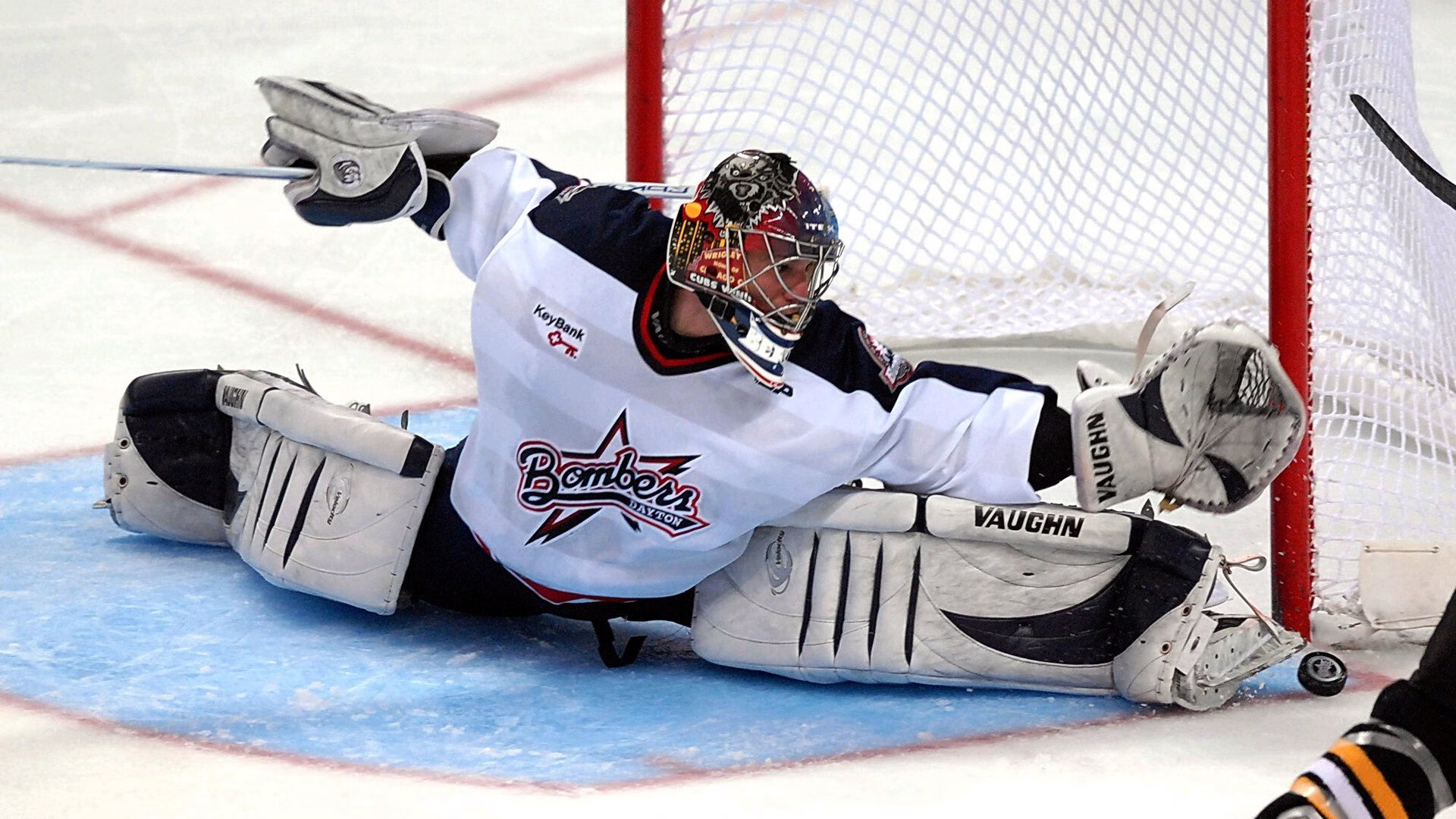 IM体育平台-极速与绝杀的交响,F1揭幕战之夜,利拉德关键球定乾坤的双重狂想