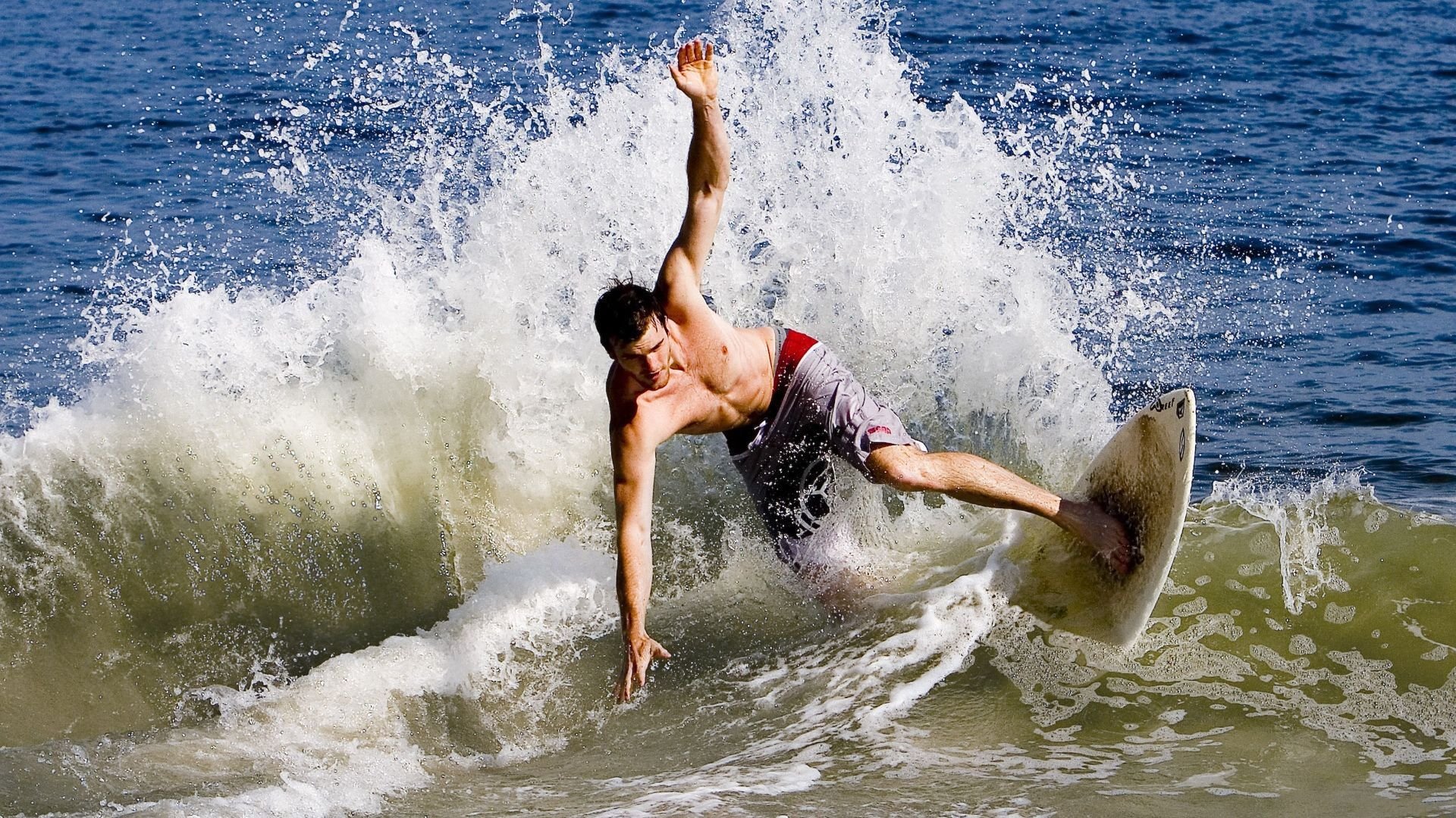 IM体育官方网-骑士对阵广东队，浓眉冠军级表现改写比赛格局